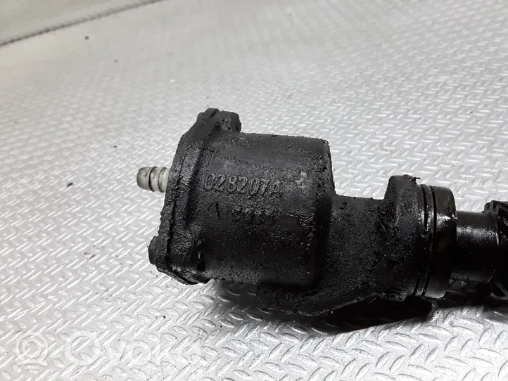 Volkswagen PASSAT B5 Alipainepumppu 028207A