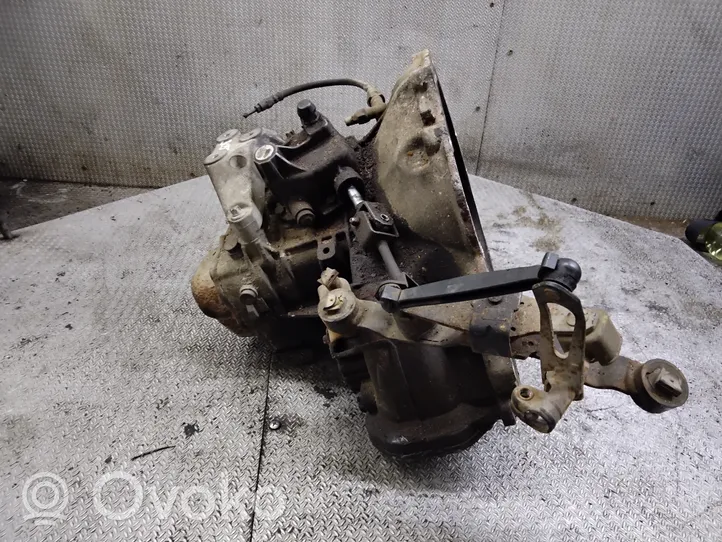 Opel Zafira A Mechaninė 5 pavarų dėžė F17C419