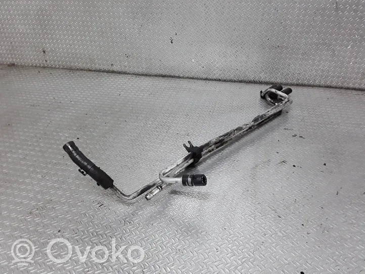 Volkswagen PASSAT B6 Fuel line pipe 