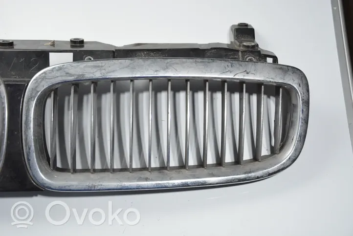 BMW 7 E65 E66 Atrapa chłodnicy / Grill 51138268325