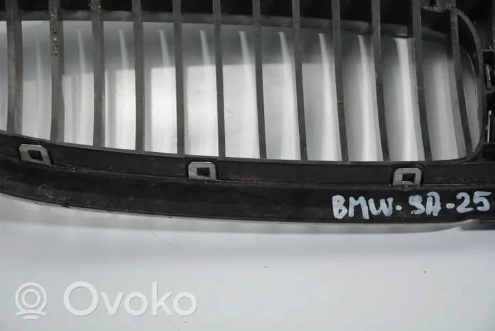 BMW 7 E65 E66 Atrapa chłodnicy / Grill 51138268325