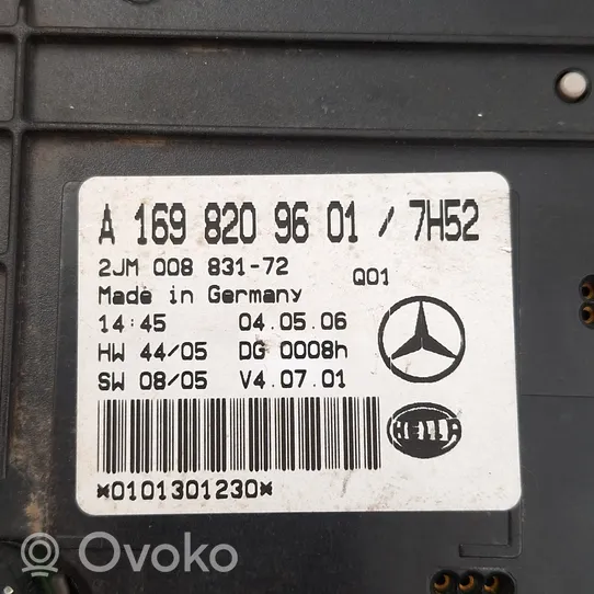 Mercedes-Benz A W169 Etuoven sisävalo A1698209601