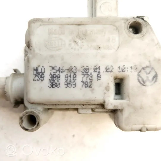 Volkswagen PASSAT B5.5 Cavo di rilascio del tappo del serbatoio del carburante 3B0959782