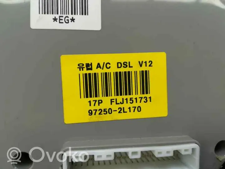 Hyundai i30 Oro kondicionieriaus/ klimato/ pečiuko valdymo blokas (salone) 972502L170