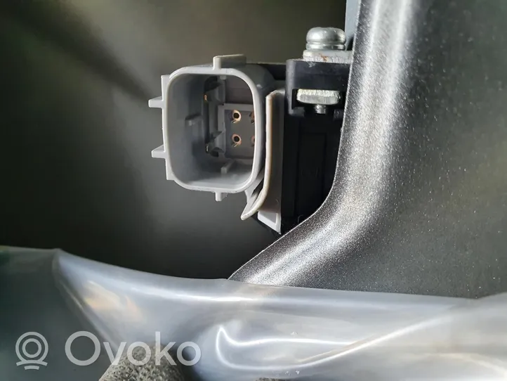 Nissan Juke I F15 Elektryczny podnośnik szyby drzwi tylnych 