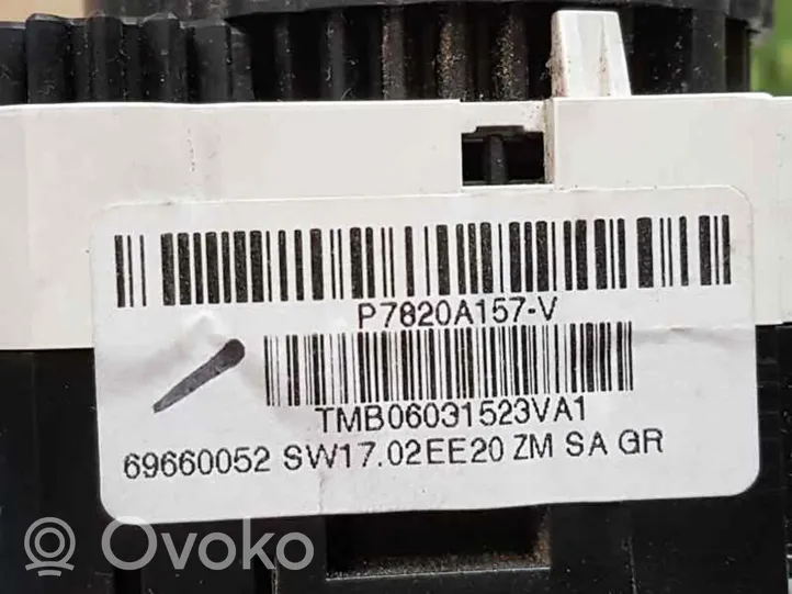 Mitsubishi Colt Oro kondicionieriaus/ klimato/ pečiuko valdymo blokas (salone) P7820A157V