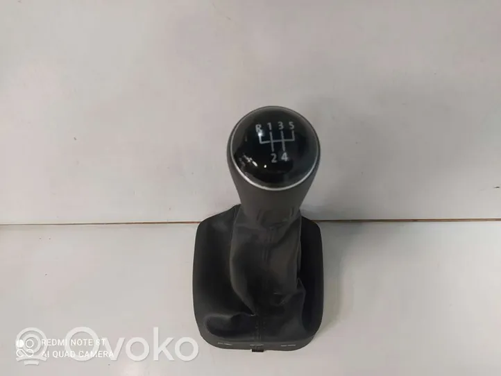 Volkswagen Polo Gear lever shifter trim leather/knob 