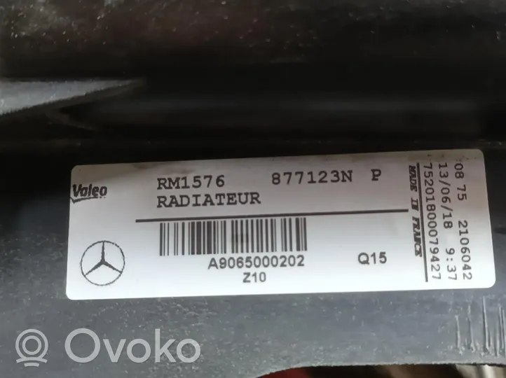 Mercedes-Benz Sprinter W906 Jäähdyttimen lauhdutin A9065000202