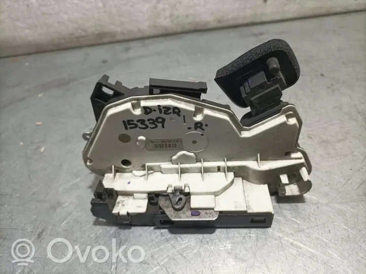 Volkswagen Golf VI Front door lock 5K1837015