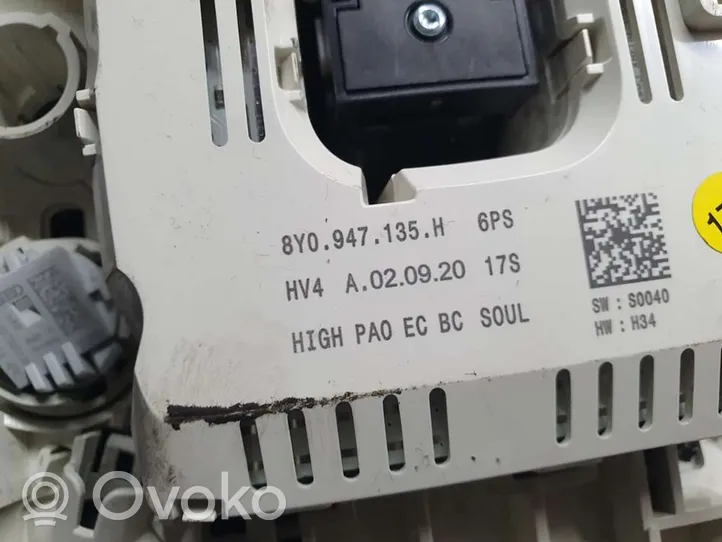 Audi A3 8Y Panel oświetlenia wnętrza kabiny 8Y0947135H