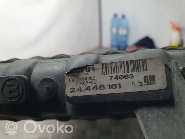 Opel Corsa C Aušinimo skysčio radiatorius 24445161