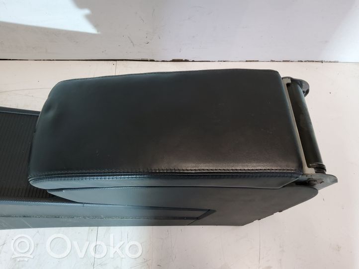 Volkswagen PASSAT CC Armrest 