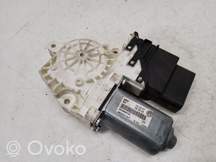 Volkswagen Touareg II Front door window regulator motor 