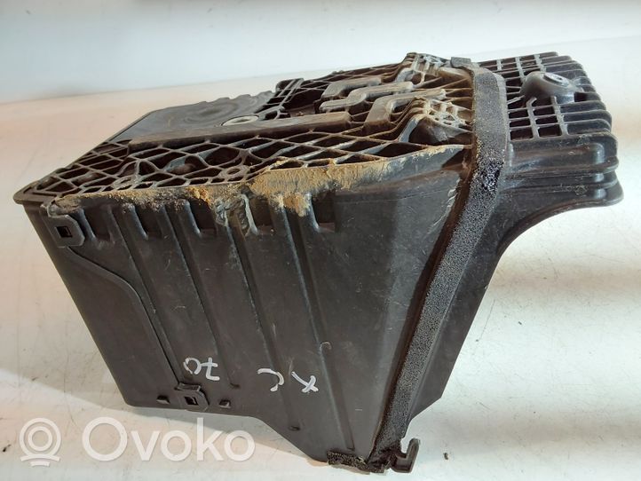 Volvo XC70 Battery box tray 