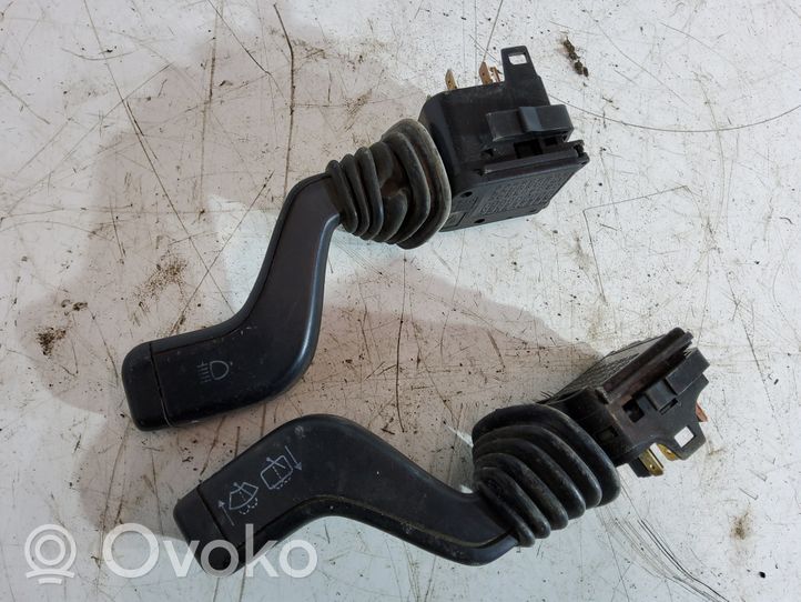 Opel Corsa B Leva/interruttore dell’indicatore di direzione e tergicristallo 90221174