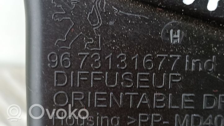 Peugeot 208 Garniture, panneau de grille d'aération latérale 9673131677