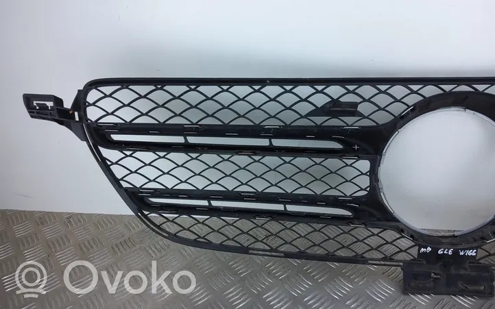 Mercedes-Benz GLE (W166 - C292) Griglia superiore del radiatore paraurti anteriore A1668880260