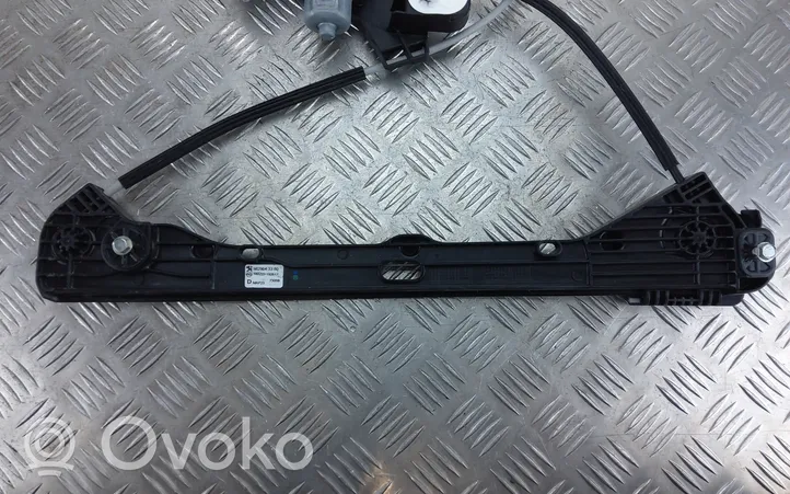 Peugeot 208 Elektryczny podnośnik szyby drzwi przednich 9829043380