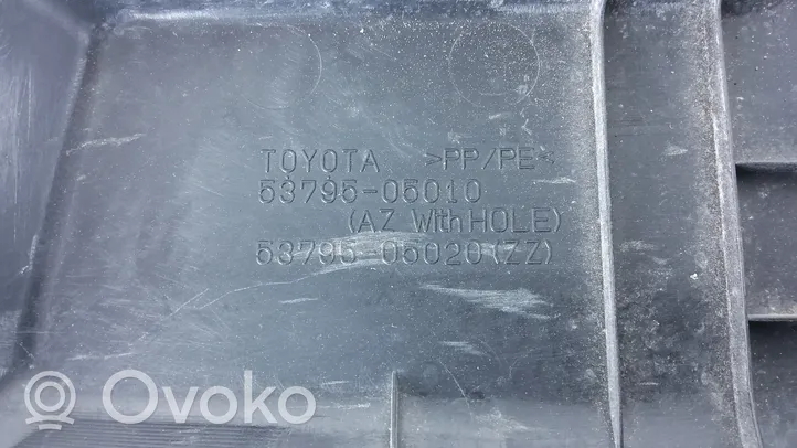 Toyota Avensis T250 Osłona chłodnicy 5379505010