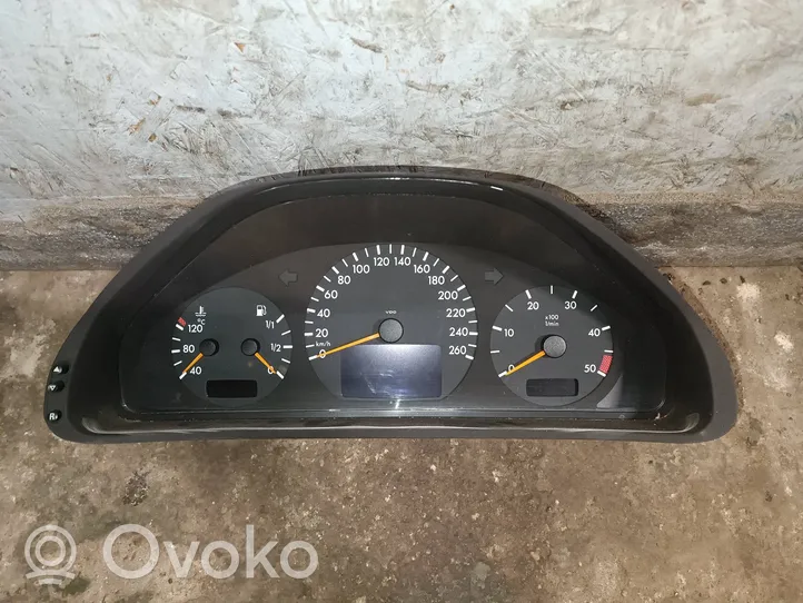 Mercedes-Benz E W210 Geschwindigkeitsmesser Cockpit 87001357