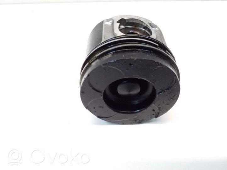 Opel Astra H Piston 