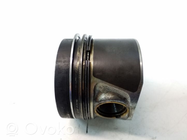 Volkswagen Jetta VI Piston 