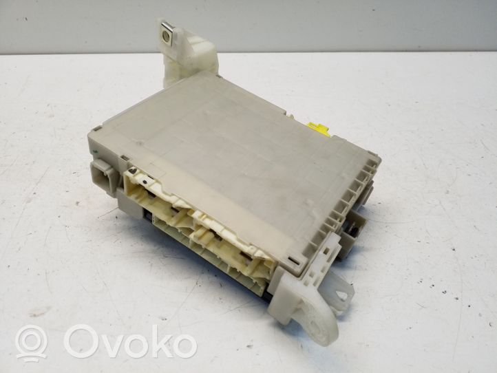 Toyota Prius (XW30) Sulakemoduuli 2380002192