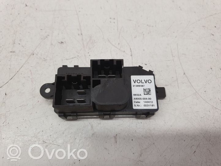 Volvo V40 Heater blower fan relay 