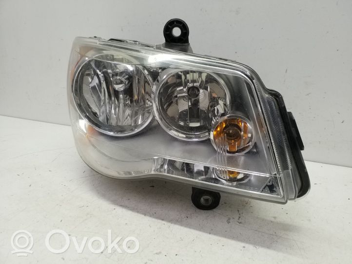 Chrysler Town & Country V Lampa przednia CH2503192C