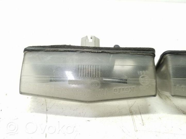 Toyota Prius (XW30) Lampa oświetlenia tylnej tablicy rejestracyjnej A045053