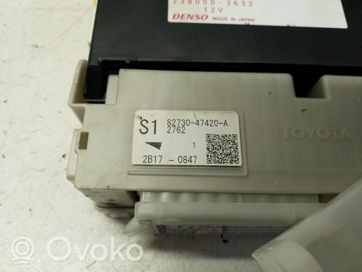 Toyota Prius+ (ZVW40) Saugiklių blokas 8273047420