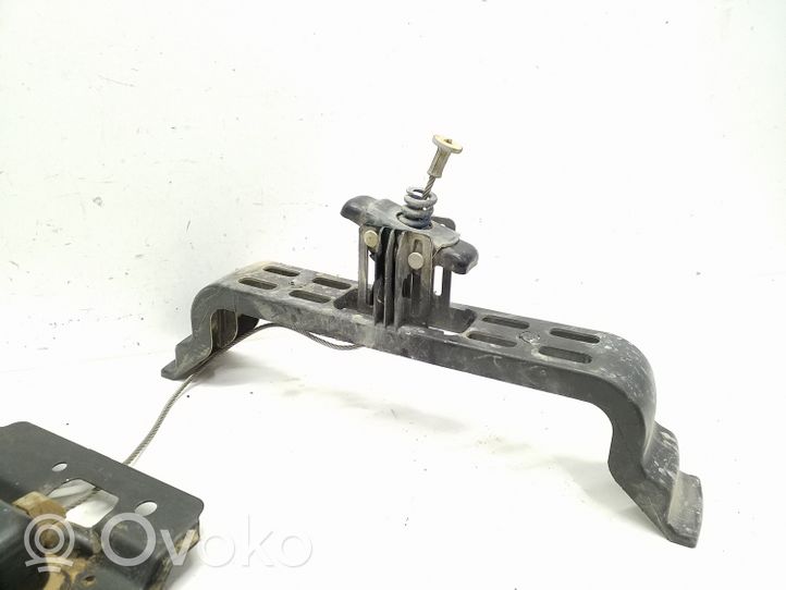 Chrysler Town & Country V Spare wheel mounting bracket 05109667AE