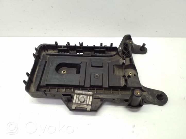 Volkswagen Tiguan Boîte de batterie 1K0915333H