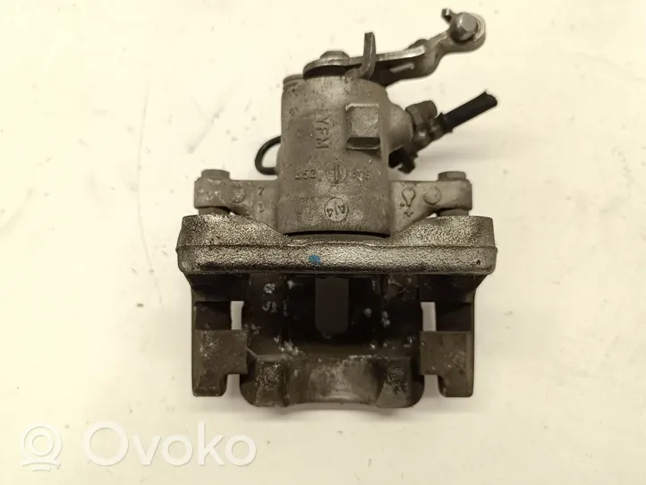 Volkswagen Jetta VI Rear brake caliper 