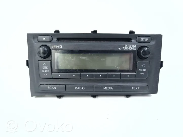 Toyota Prius c Panel / Radioodtwarzacz CD/DVD/GPS 8612052D10