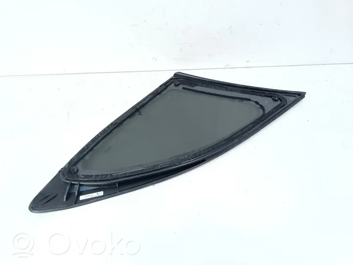 Subaru Outback (BT) Fenêtre latérale avant / vitre triangulaire 0415211179