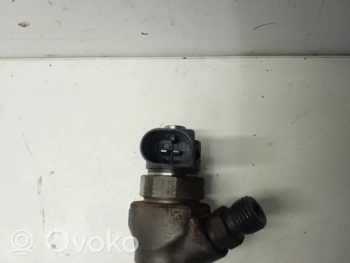 Volkswagen Tiguan Inyector de combustible 03L130277J