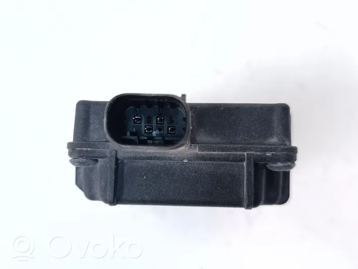 Audi A4 S4 B8 8K Autotallin oven avauskytkin 4G0907410A