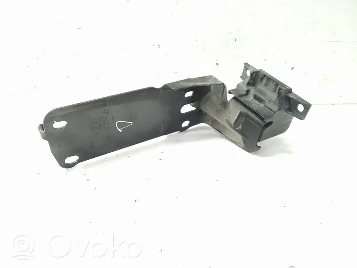 BMW X1 E84 Radiator mount bracket 51647117