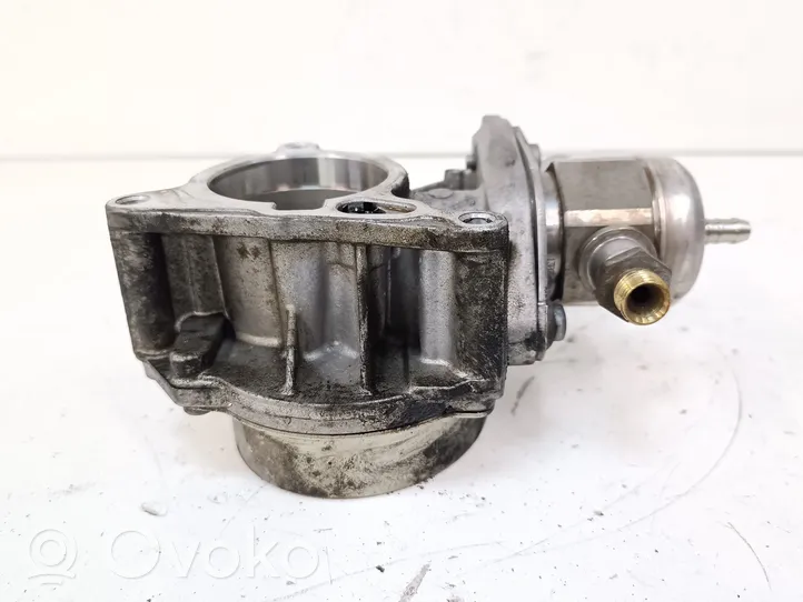 Volkswagen Tiguan Pompe d'injection de carburant à haute pression 06H127025N