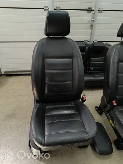 Ford Kuga I Sitze und Türverkleidungen komplett 