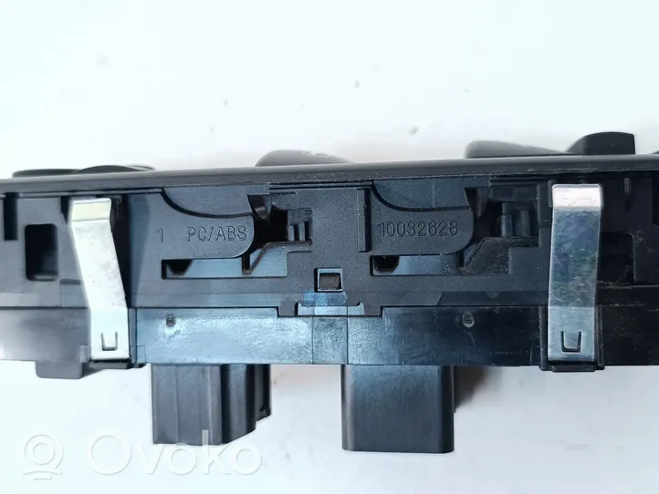 Dodge Grand Caravan Interruttore di controllo dell’alzacristalli elettrico 68110871AA