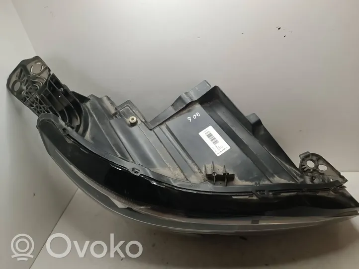 Peugeot 5008 II Lampa przednia 9826572680