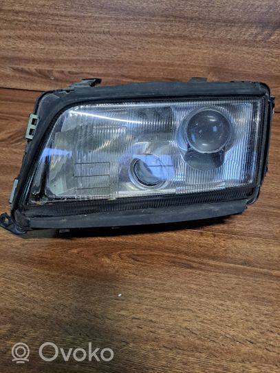 Audi A8 S8 D2 4D Lampa przednia 0301042201