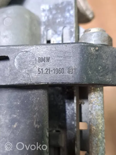 BMW 3 E36 Išorinė atidarymo rankena galinių durų 51211960801