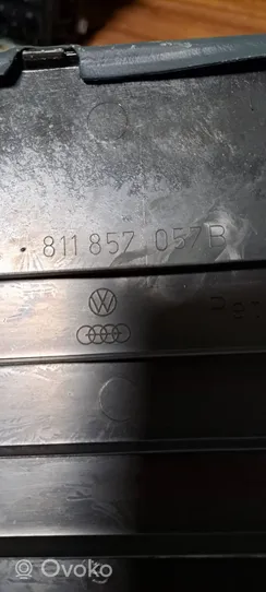 Audi 80 90 B2 Element deski rozdzielczej 811857057B