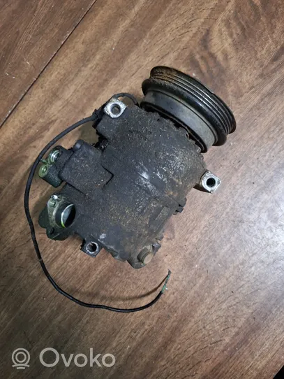 Volkswagen PASSAT B5 Ilmastointilaitteen kompressorin pumppu (A/C) 