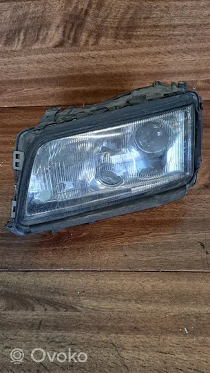 Audi A8 S8 D2 4D Lampa przednia 