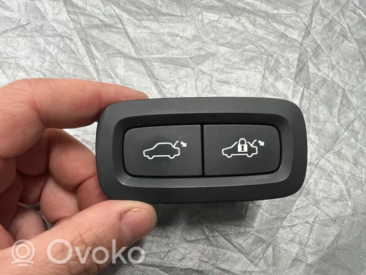 Volvo XC90 Przełącznik / Przycisk otwierania klapy tylnej / bagażnika 31674801