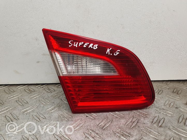 Skoda Superb B6 (3T) Lampy tylnej klapy bagażnika 3T5945093